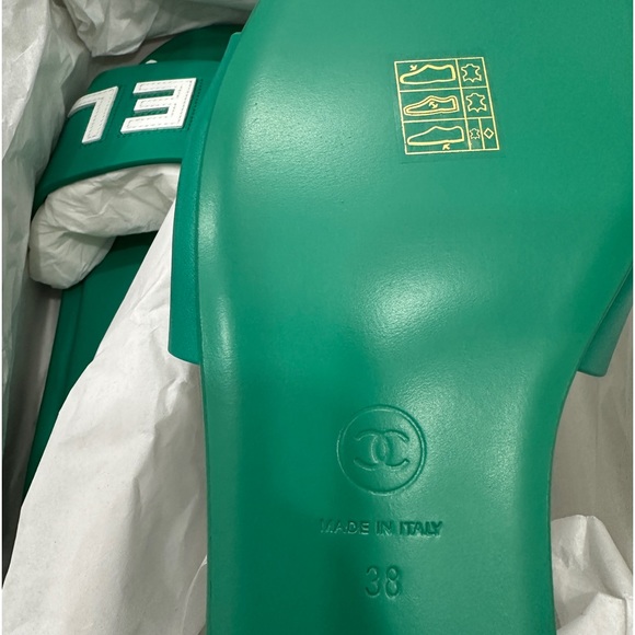 2023 CHANEL CHA NEL LOGO GREEN LEATHER FLAT SHOES SLIDES MULES 38 - Picture 15 of 15